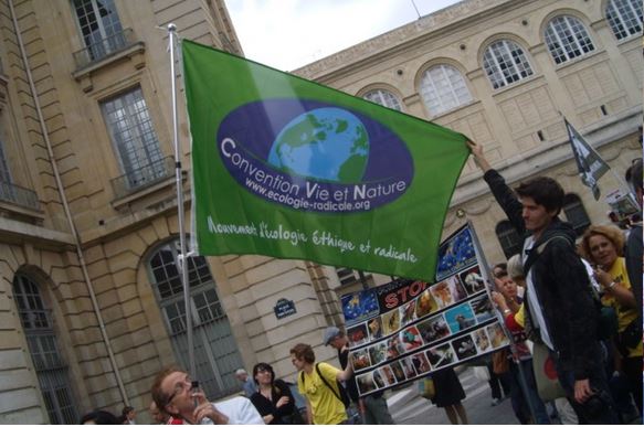 La CVN à Paris le 5 septembre